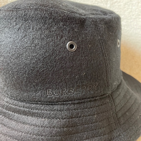 Burberry Reversible Check Bucket Hat was 510$ - Picture 6 of 8